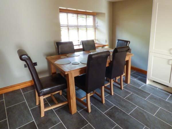 Bank Top Earl Sterndale Bagian luar foto