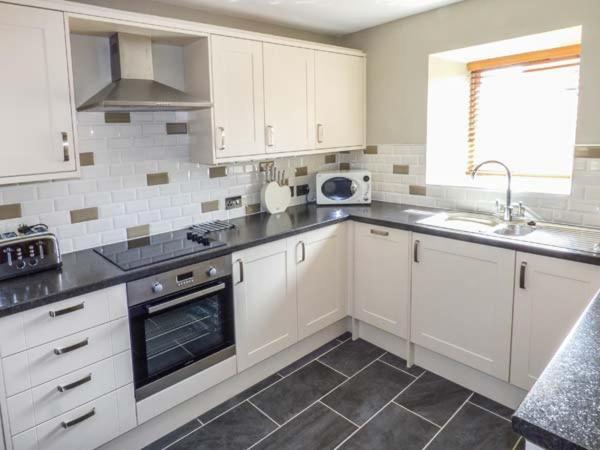 Bank Top Earl Sterndale Bagian luar foto